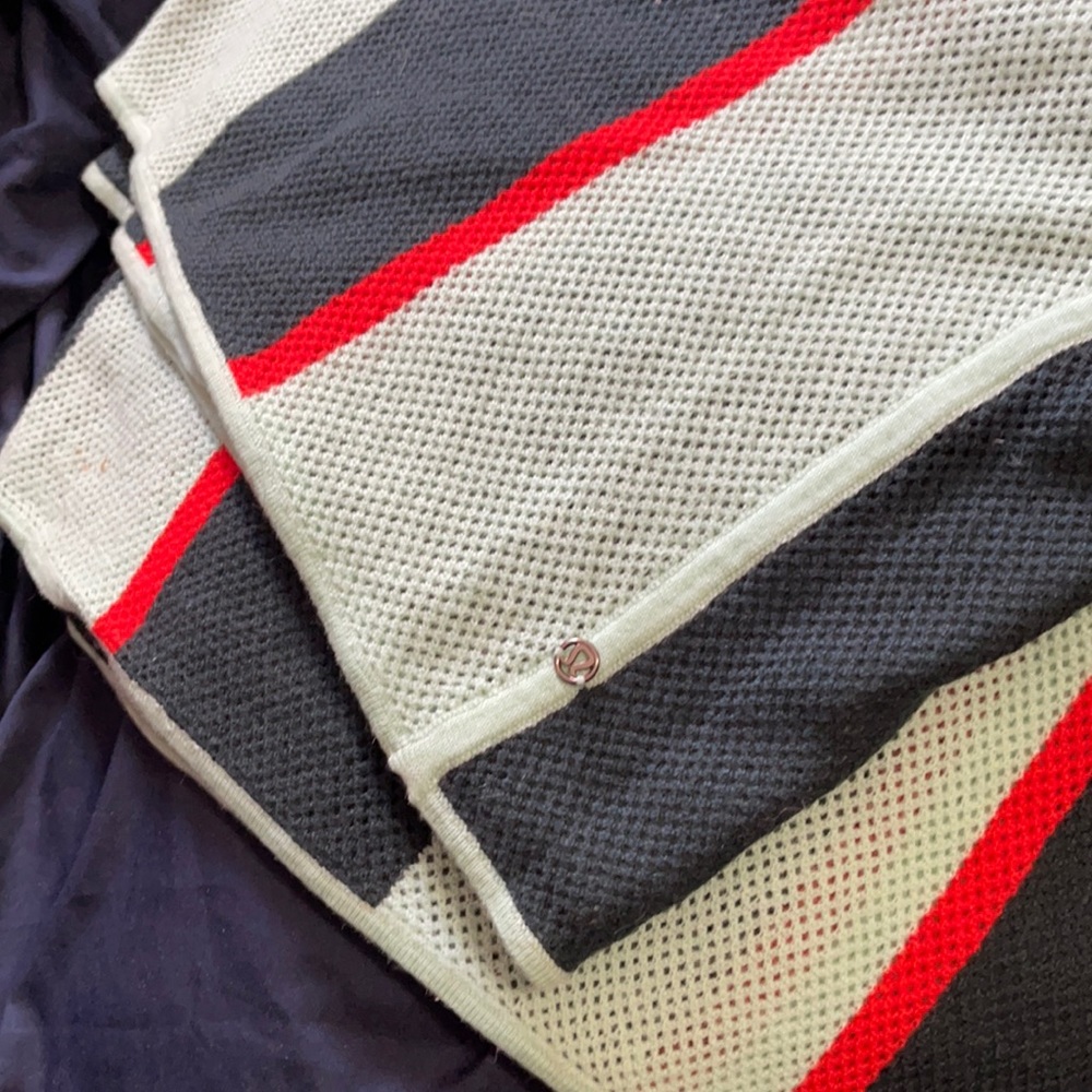 ❤️Lululemon knit circle scarf navy mint and red❤️